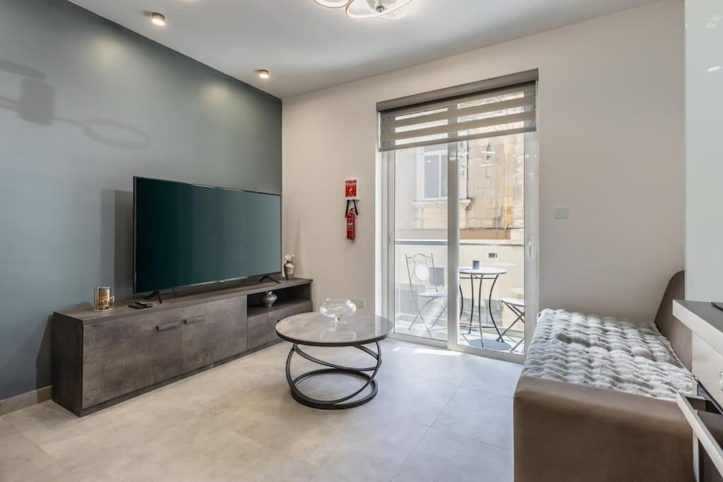 Nocturnal Elegance Apartment By Solea Sliema Luaran gambar