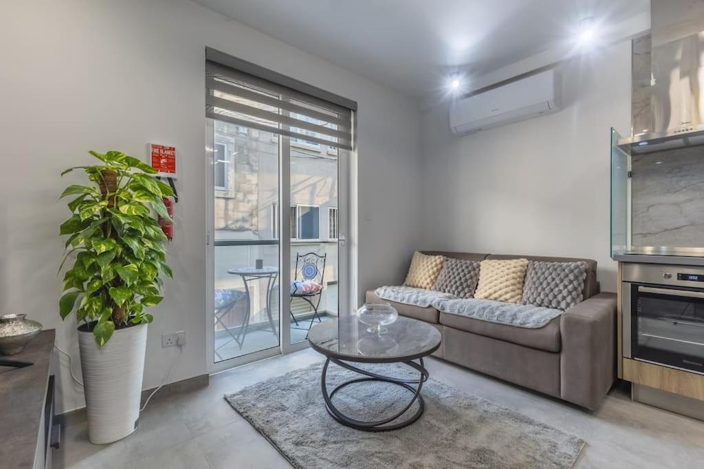 Nocturnal Elegance Apartment By Solea Sliema Luaran gambar